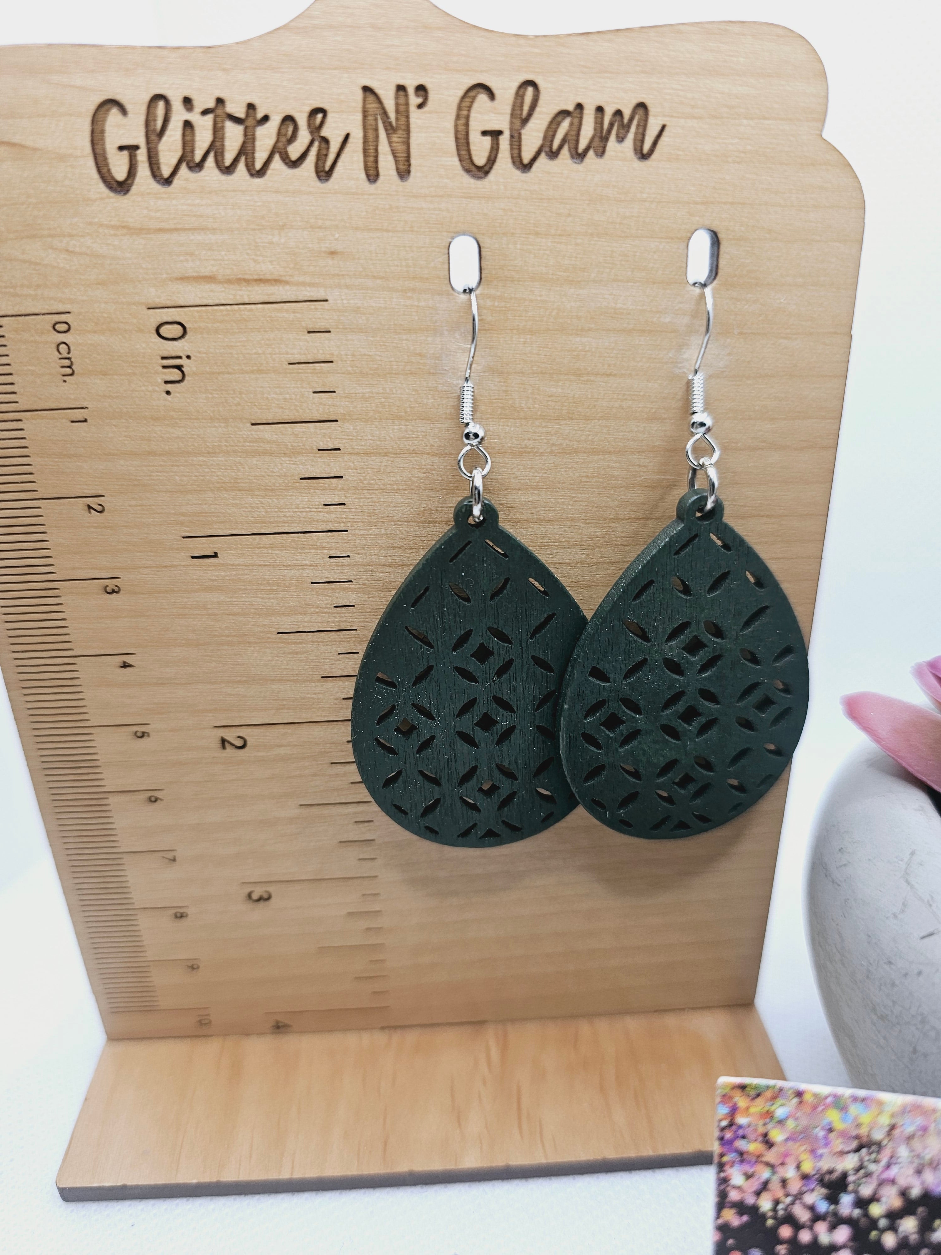 1890 Dark Green Wood Cut Out Dangle Earrings