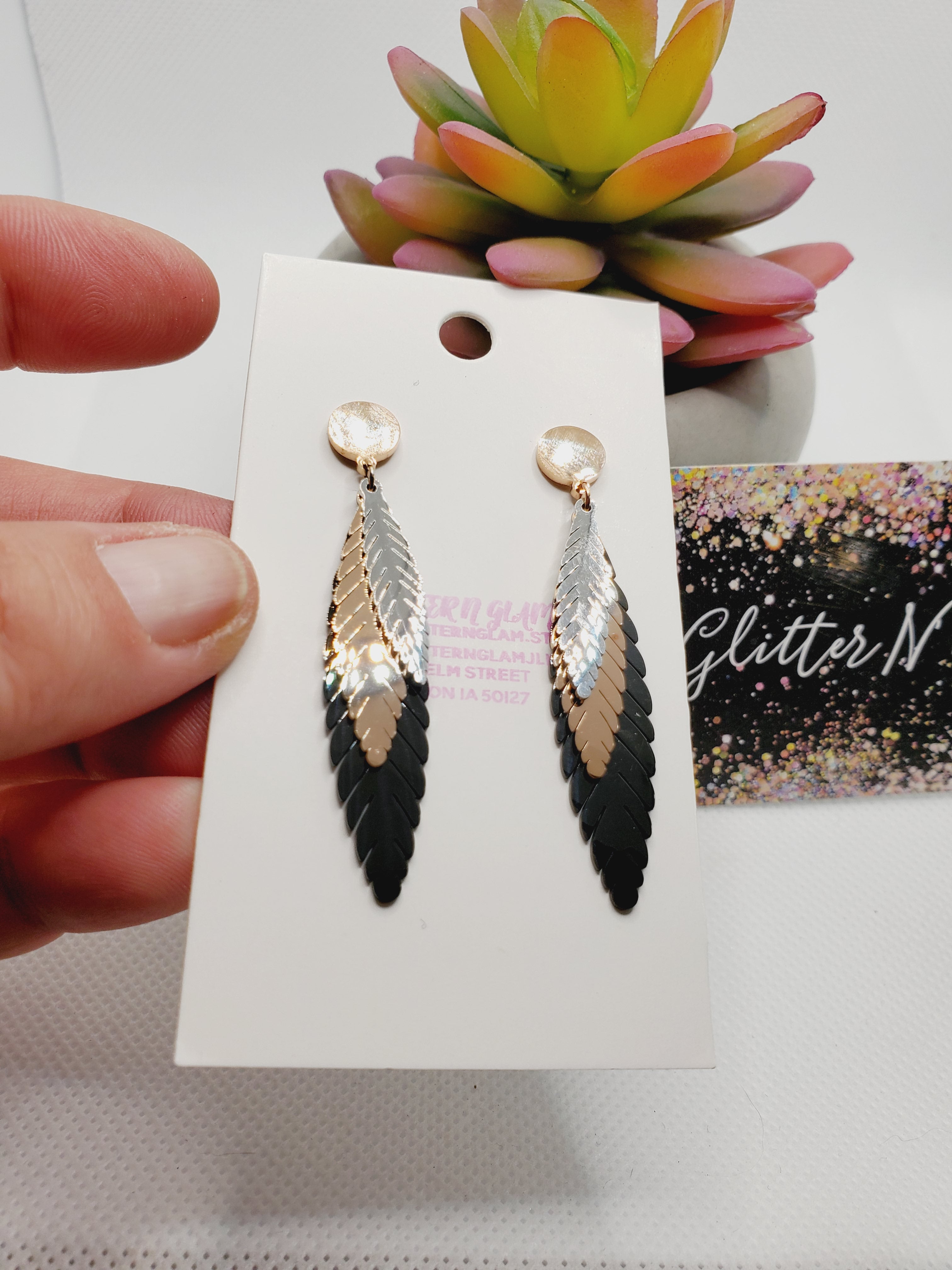 1040 Metal Leaf Dangle Earrings