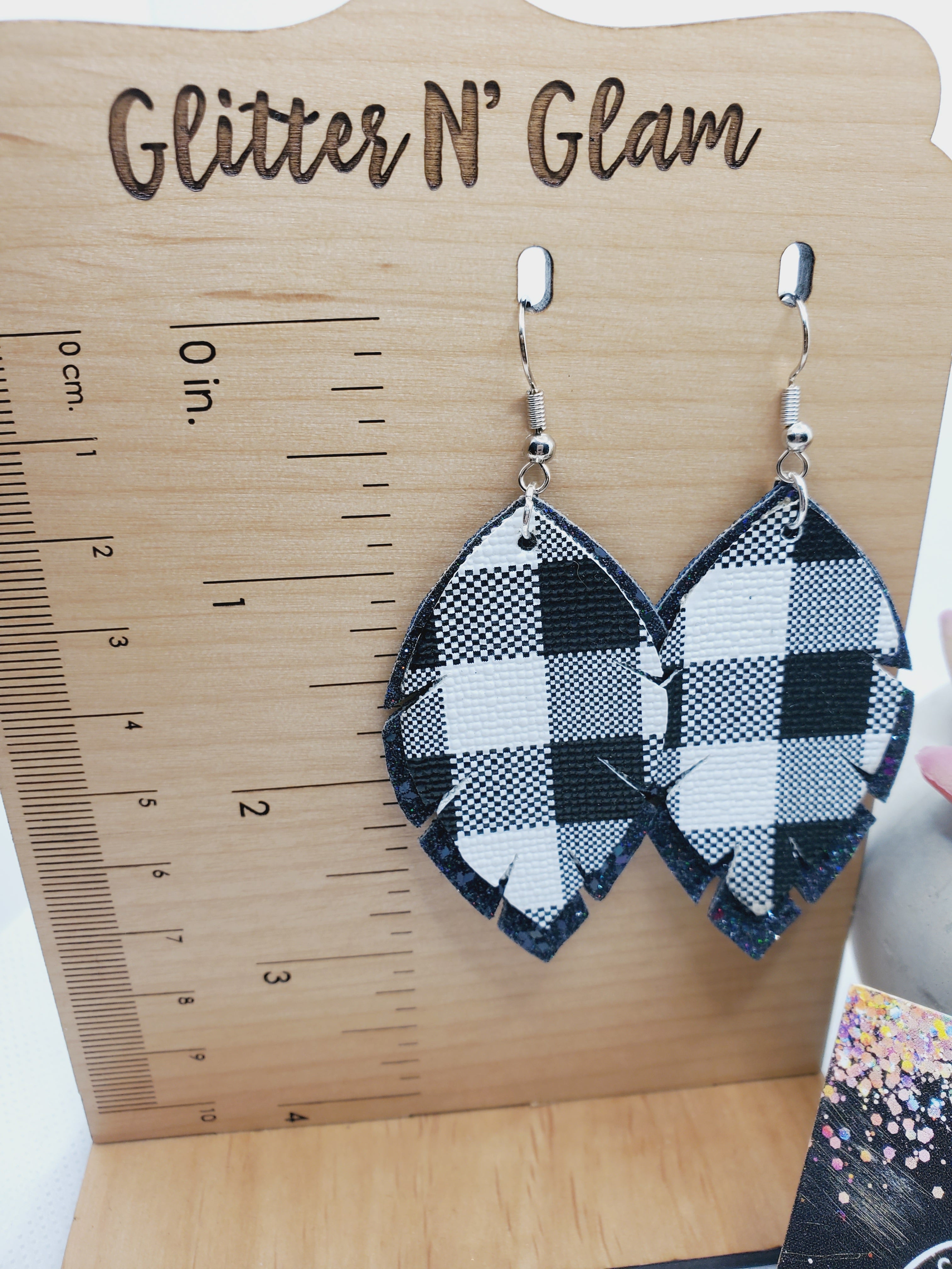 1044 Buffalo Check Leaf Dangle Earrings