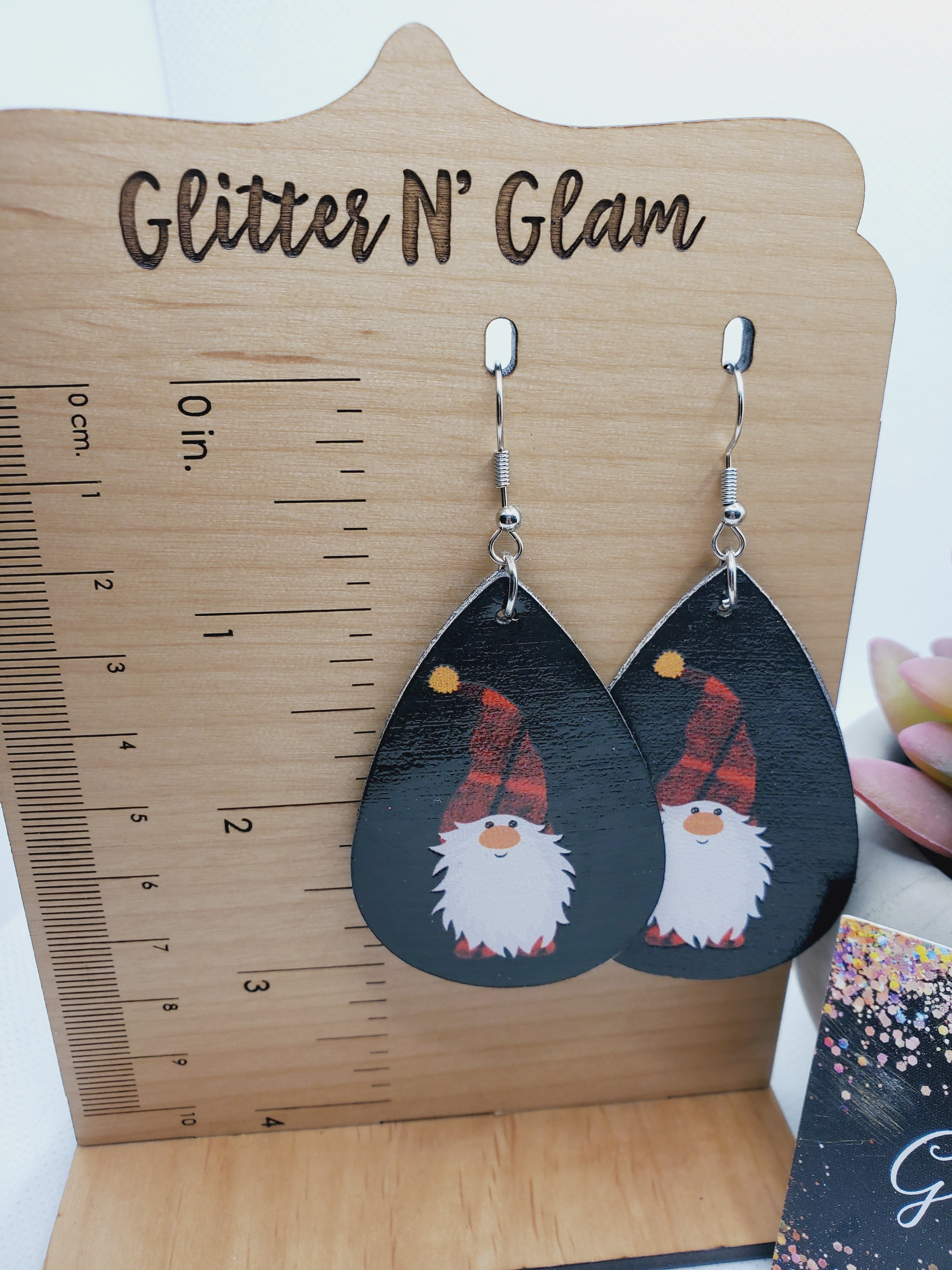 1052 Black Noem Dangle Earrings